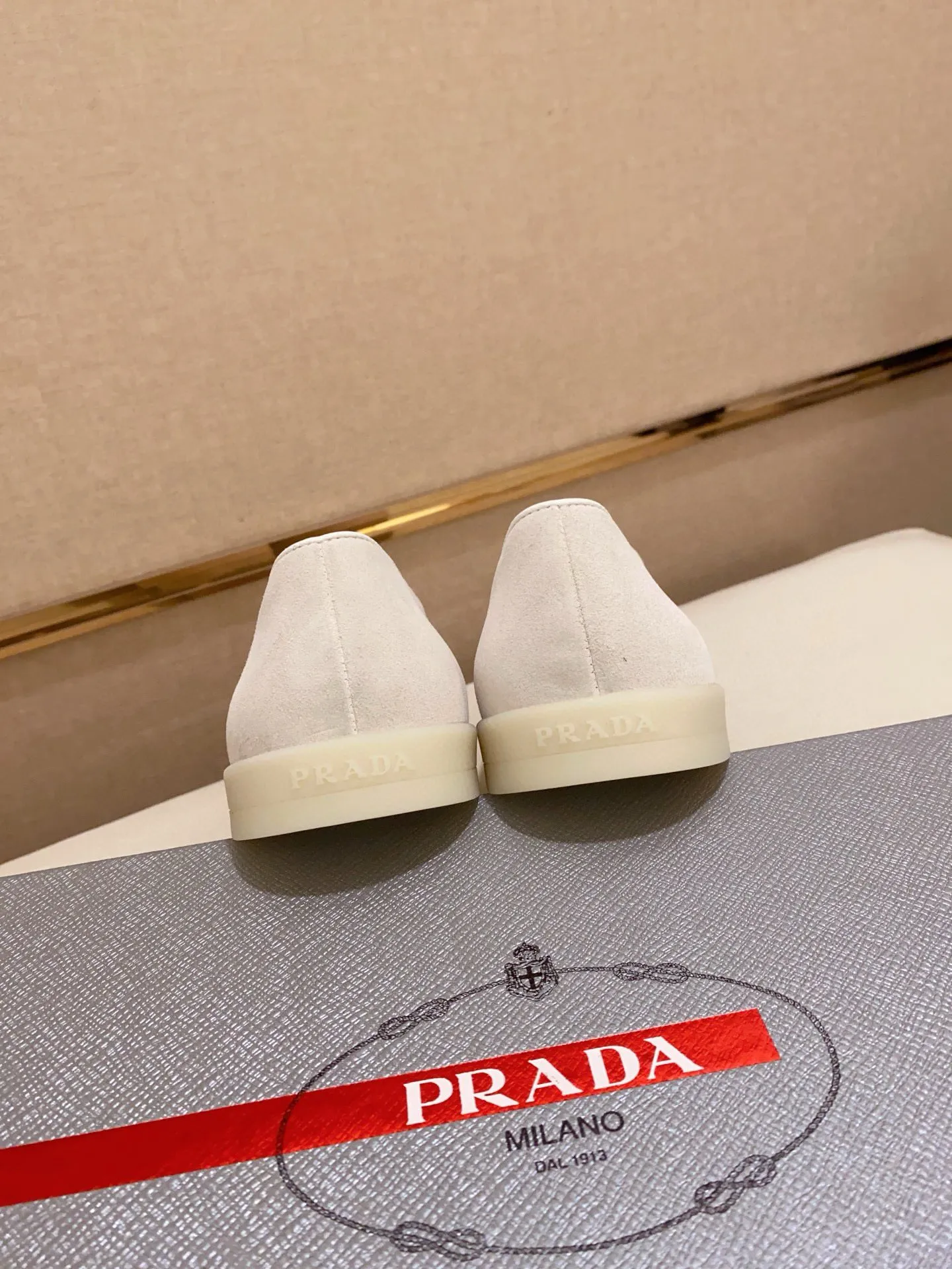 Men's shoes 💰 580💰 ✔️✔️✔️High-quality new PRADA counters are launched at the same time. The new men's shoes and 😘fabrics are selected from high-silk bald cowhide and are made by pure handicrafts. Lining: Full cowhide lining. 👍🏿 High-end ☄️ air-cushion molded anti-slip rubber outsole, exquisite lines, simple and elegant, comfortable and high-end for leisure travel. Code number: 38 to 44 (45 can be customized)